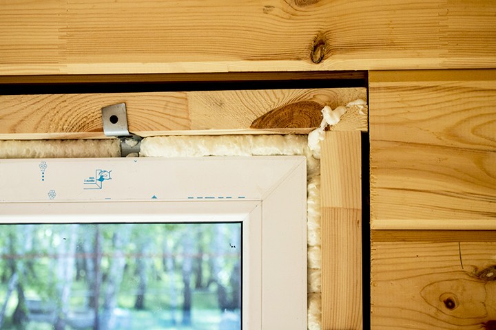 Технология установки пластиковых окон в доме из дерева